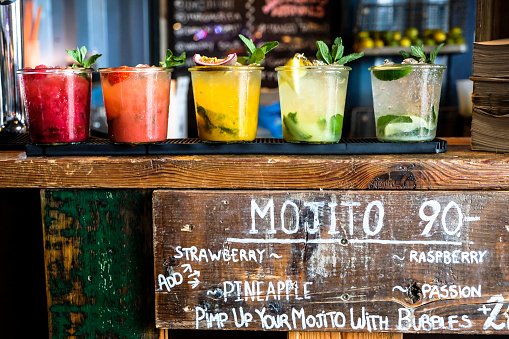 ´drinks at the bar counter